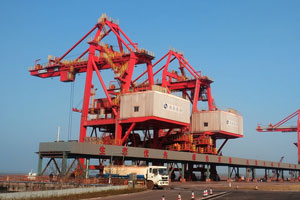 【案例】某港口卸船机分叉料斗ZTA陶瓷衬板装置项目