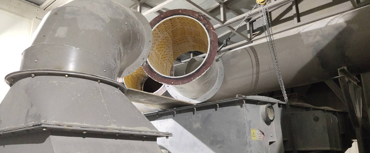 海南某混凝土有限公司机械设备装置耐磨陶瓷施工现场汇报