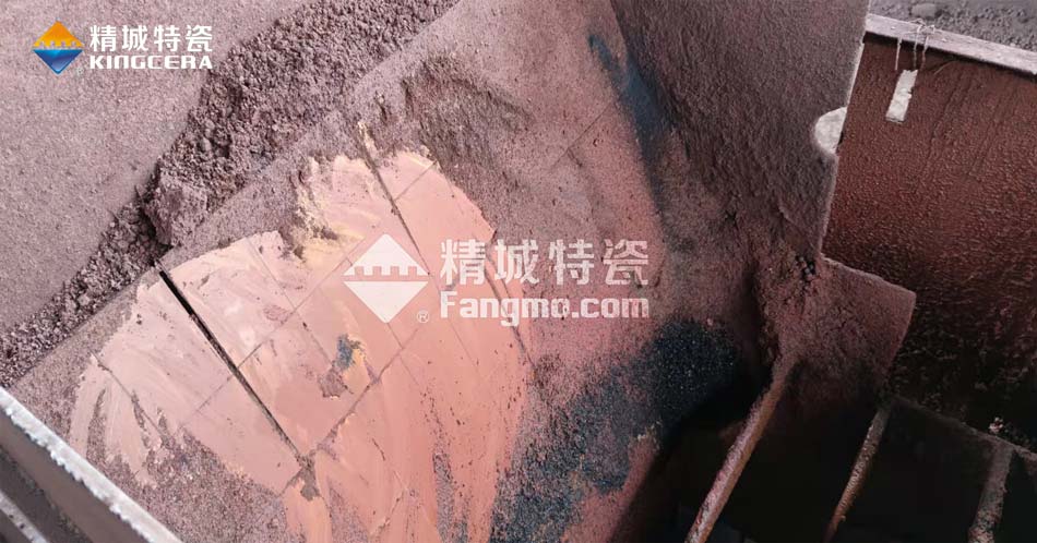 耐磨陶瓷衬板在某钢铁厂溜槽和料斗的成功利用